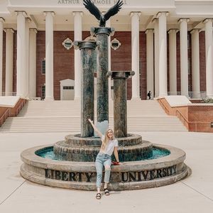 Meet your Posher, Lori